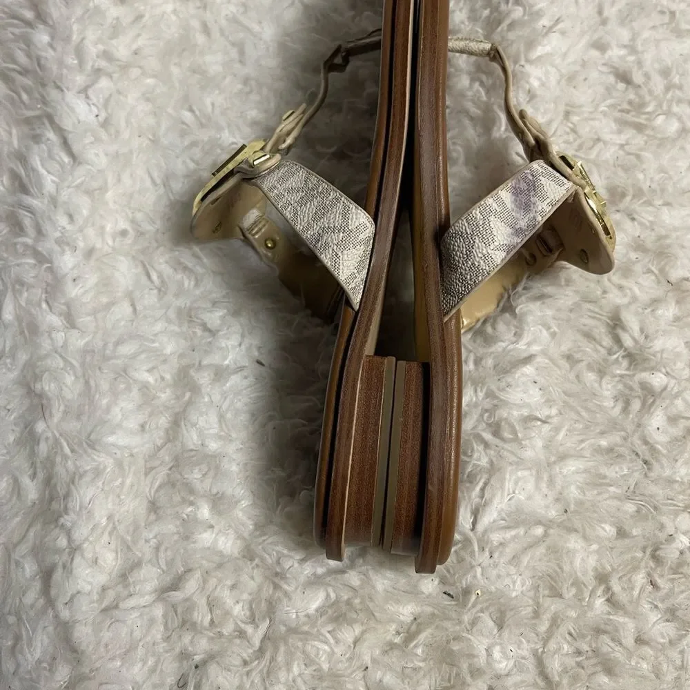 Michael Kors Aubrey Synthetic beige Thong Sandal gold tone logo accent SZ9.5M